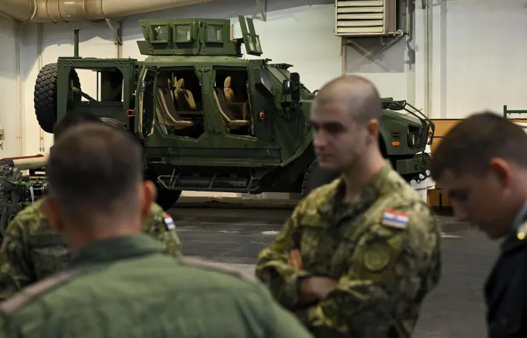 Hrvati isprobali kala&scaron;njikove, pu&scaron;ke i pi&scaron;tolje: Pogledajte kako je u vojarni 'Petar Zrinski'