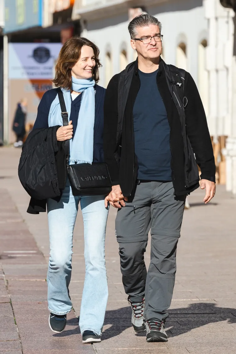 Pored prekrasnih dama, markantan muškarac plijenio je poglede