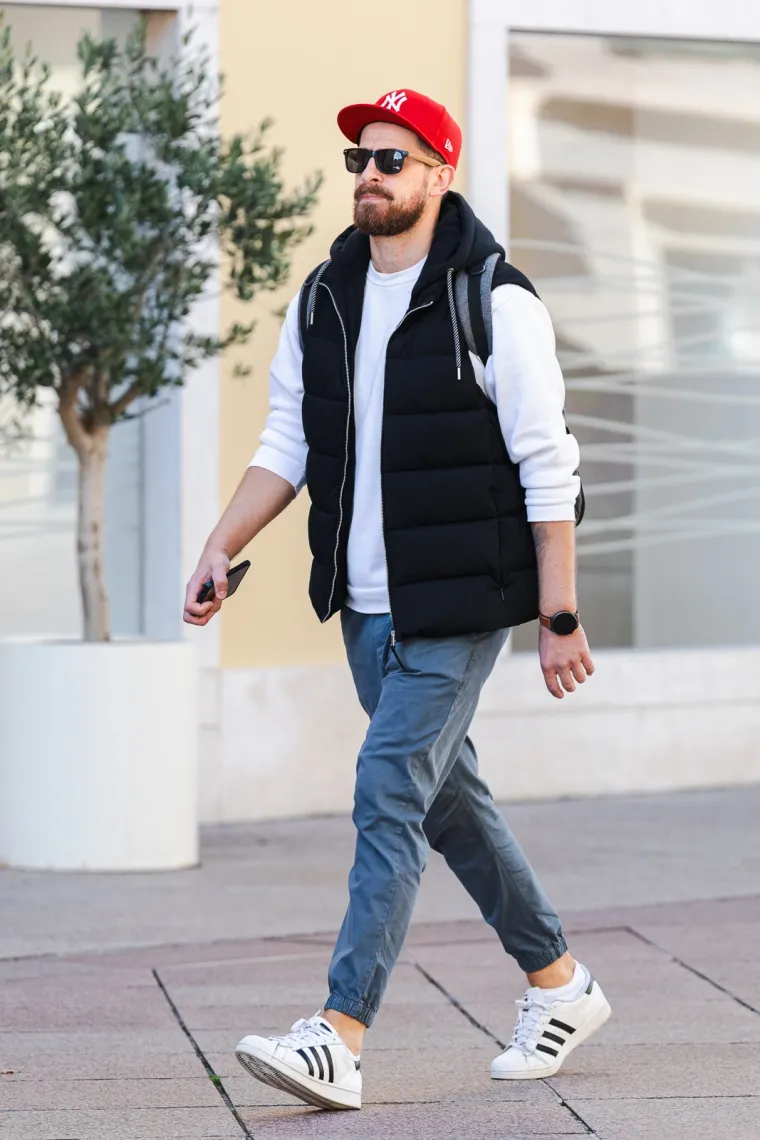 Pored prekrasnih dama, markantan mu&scaron;karac plijenio je poglede