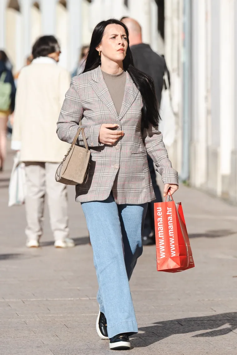 Pored prekrasnih dama, markantan mu&scaron;karac plijenio je poglede