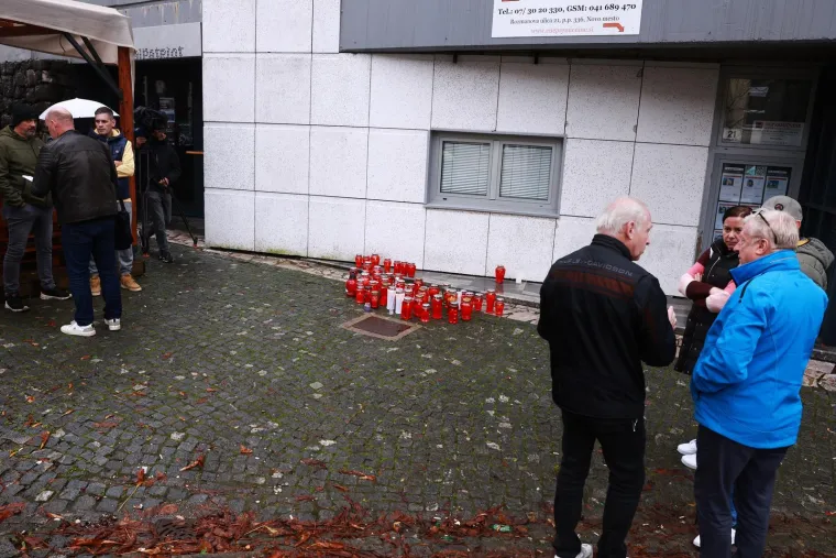 Neizreciva bol i svijeće za ubijenog oca... Slike iz Slovenije lome srca