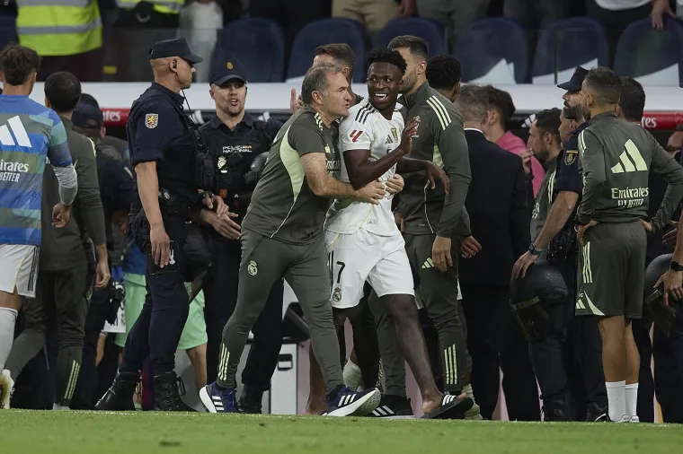 Ovo je bio UFC, a ne El Clasico! Potukla se dva sunarodnjaka, sve je morala rje&scaron;avati policija