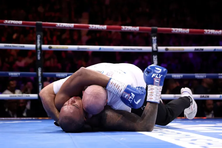 U&scaron;ao u ring, &scaron;okirao svijet i poremetio planove Hrgoviću: 'Prekid je kontroverzan'