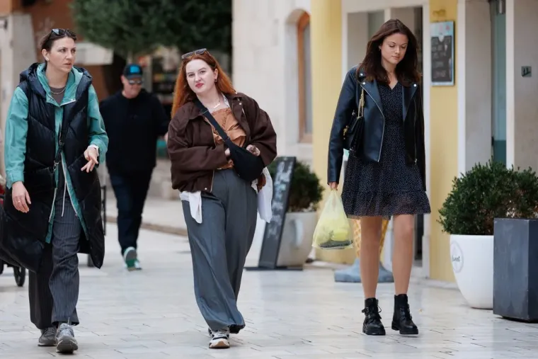 Ovaj zgodni par nitko nije mogao ignorirati: Zaljubljeni duo zasjenio sve prolaznike u gradu