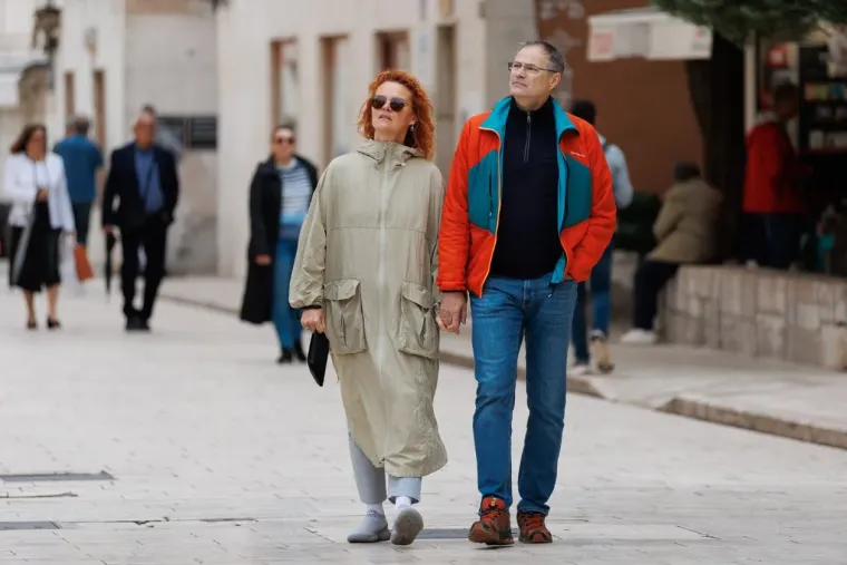 Ovaj zgodni par nitko nije mogao ignorirati: Zaljubljeni duo zasjenio sve prolaznike u gradu