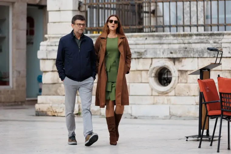 Ovaj zgodni par nitko nije mogao ignorirati: Zaljubljeni duo zasjenio sve prolaznike u gradu