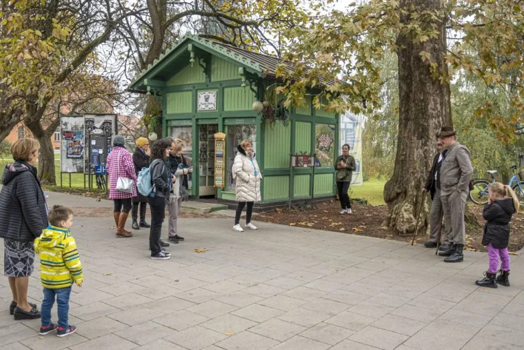 Sramežljiva ljepotica ukrala pažnju u Karlovcu: Ovaj odjevni komad obožavaju trendseterice