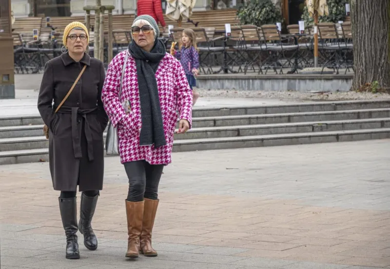 Sramežljiva ljepotica ukrala pažnju u Karlovcu: Ovaj odjevni komad obožavaju trendseterice