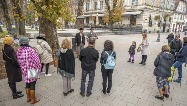 Sramežljiva ljepotica ukrala pažnju u Karlovcu: Ovaj odjevni komad obožavaju trendseterice