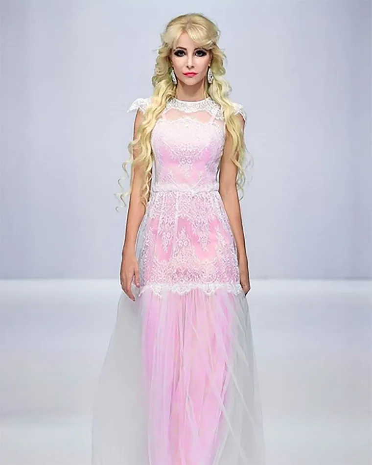 Kao da nije stvarna: Nazivaju je 'ruskom Barbie', a na zahvate je potrošila preko 140 000 eura