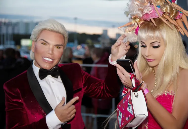 Kao da nije stvarna: Nazivaju je 'ruskom Barbie', a na zahvate je potro&scaron;ila preko 140 000 eura