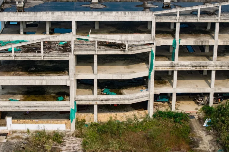 Fotografije nikad dovr&scaron;enih kvartova lede krv u žilama: Velebna zdanja zjape prazna