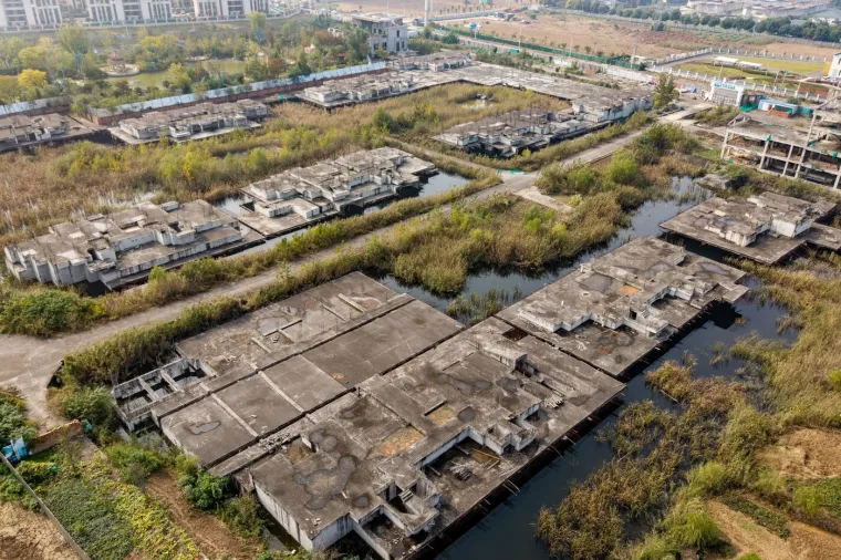 Fotografije nikad dovr&scaron;enih kvartova lede krv u žilama: Velebna zdanja zjape prazna
