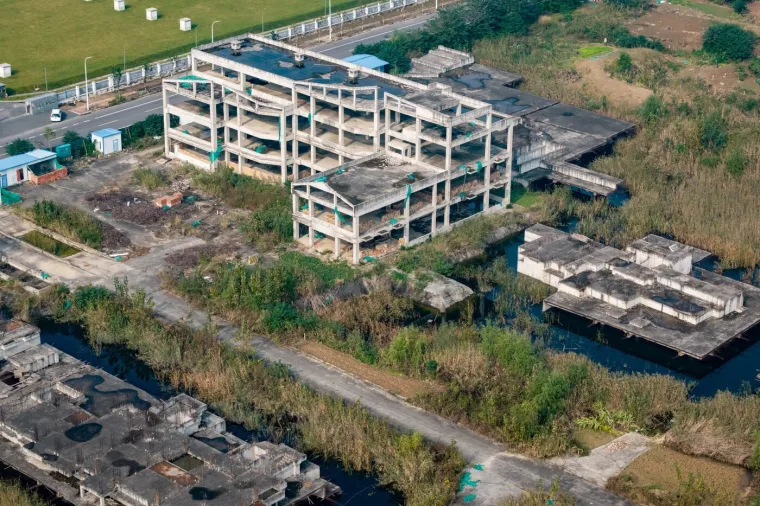 Fotografije nikad dovr&scaron;enih kvartova lede krv u žilama: Velebna zdanja zjape prazna