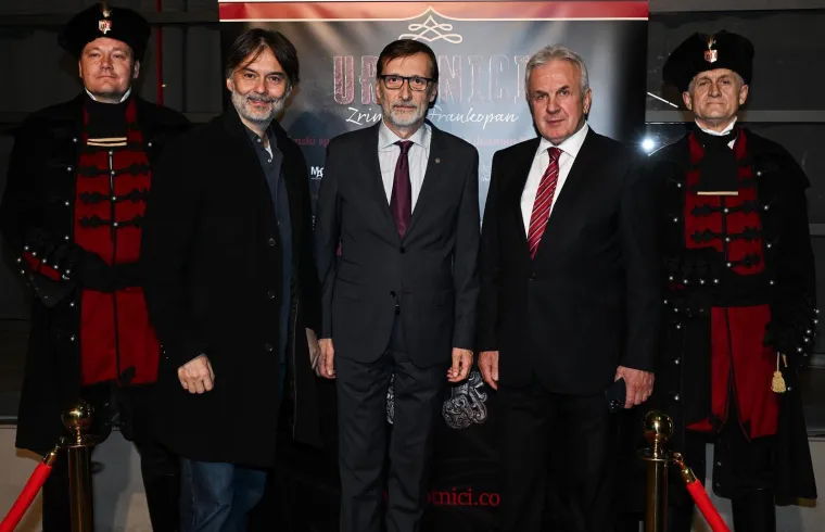 Sandra Bagarić i suprug ukrali pažnju na premijeri filma 'Samoća': Evo tko se jo&scaron; pojavio