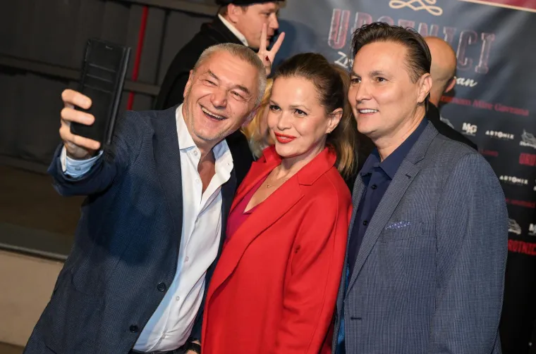 Sandra Bagarić i suprug ukrali pažnju na premijeri filma 'Samoća': Evo tko se jo&scaron; pojavio