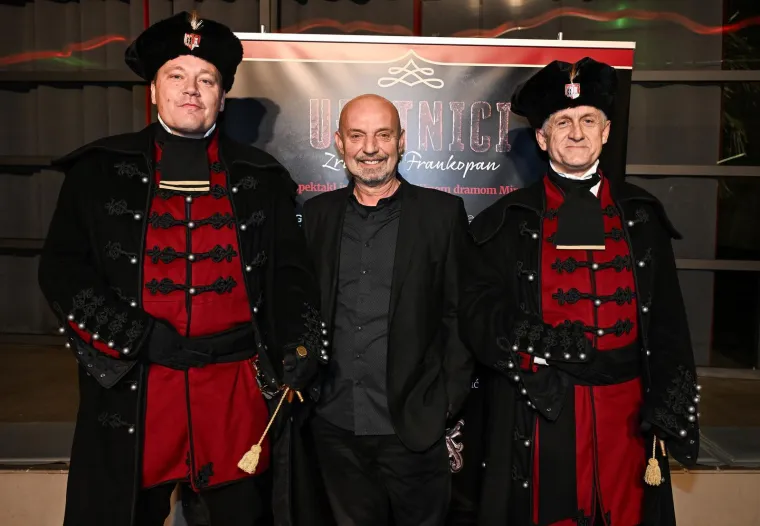 Sandra Bagarić i suprug ukrali pažnju na premijeri filma 'Samoća': Evo tko se jo&scaron; pojavio