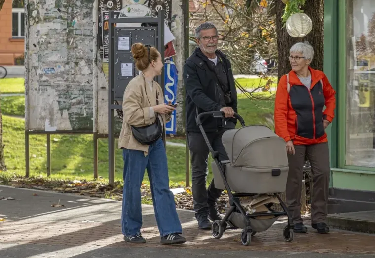 Kovrčava dama je osmijehom oborila prolaznike u Karlovcu: Nitko nije ostao ravnodušan