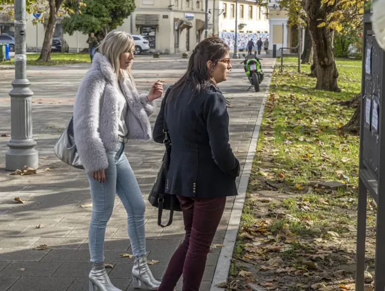Kovrčava dama je osmijehom oborila prolaznike u Karlovcu: Nitko nije ostao ravnodu&scaron;an