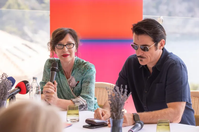 Ljubi 18 godina mlađeg bubnjara, a brak za nju nije opcija: Ova glumica zna što želi