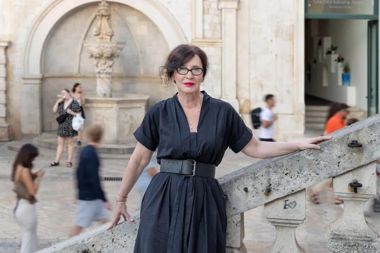 Ljubi 18 godina mlađeg bubnjara, a brak za nju nije opcija: Ova glumica zna što želi