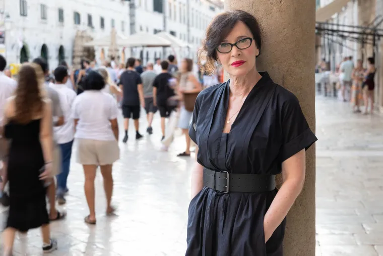 Ljubi 18 godina mlađeg bubnjara, a brak za nju nije opcija: Ova glumica zna &scaron;to želi