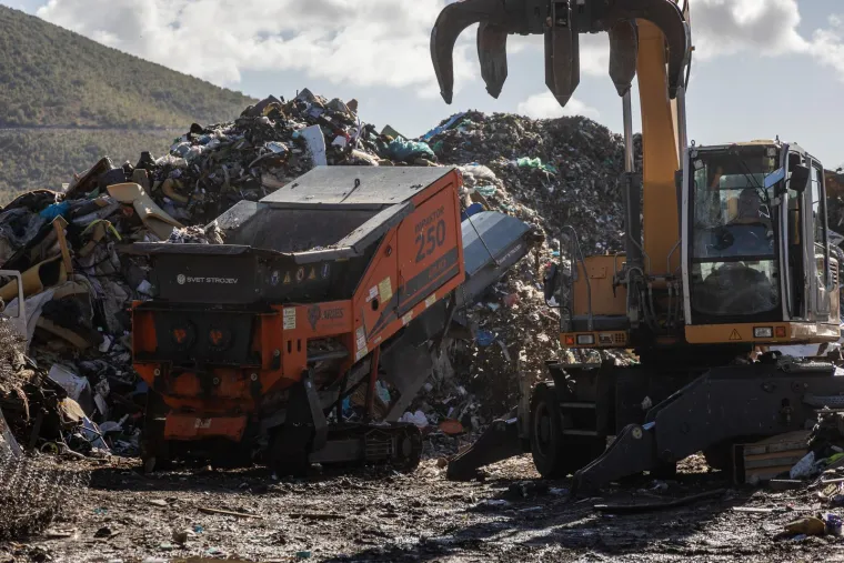 Kod Trogira uništeno 27 tona duhana i cigareta vrijednih 1,3 milijuna eura! 'Zbrinuli smo ih'