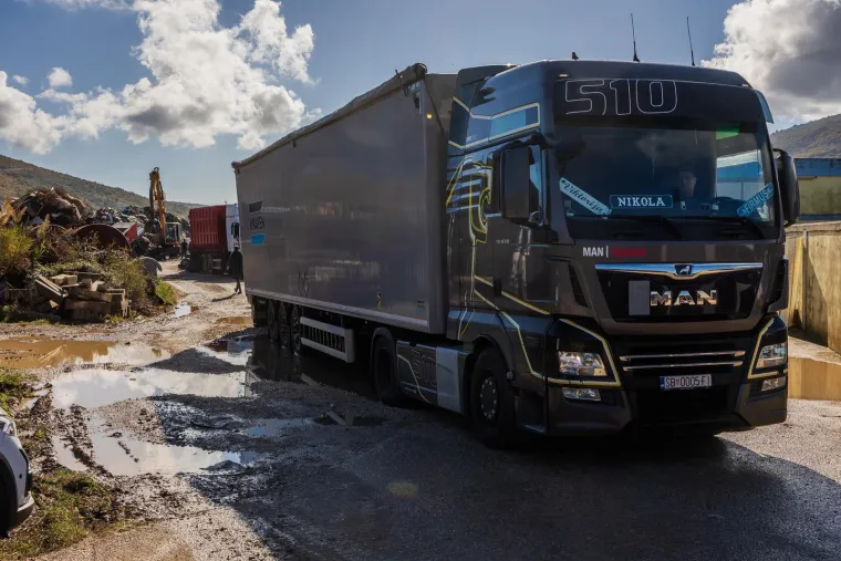 Kod Trogira uni&scaron;teno 27 tona duhana i cigareta vrijednih 1,3 milijuna eura! 'Zbrinuli smo ih'