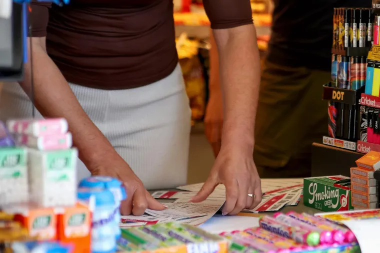 Ludnica za Thompsonom: Redovi u Zadru i Zagrebu kilometarski zbog ulaznica