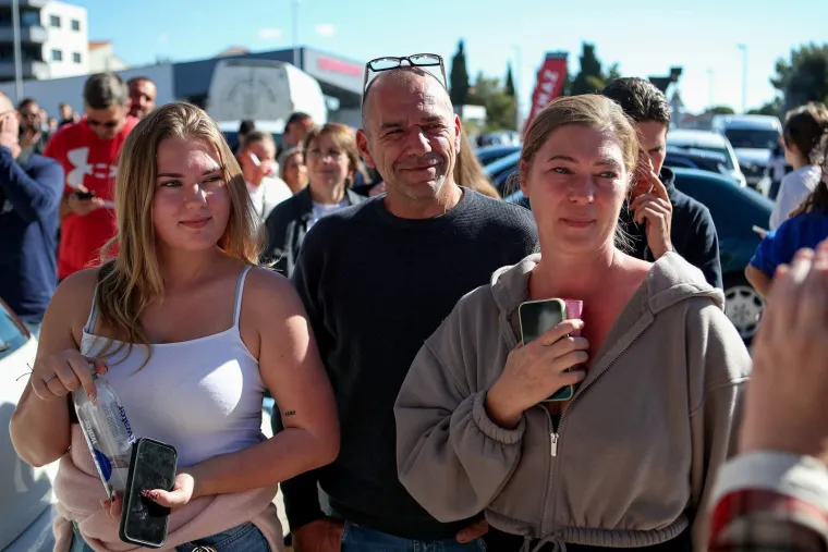 Ludnica za Thompsonom: Redovi u Zadru i Zagrebu kilometarski zbog ulaznica