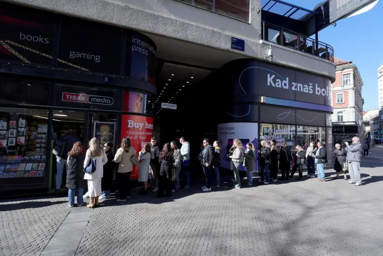 Ludnica za Thompsonom: Redovi u Zadru i Zagrebu kilometarski zbog ulaznica