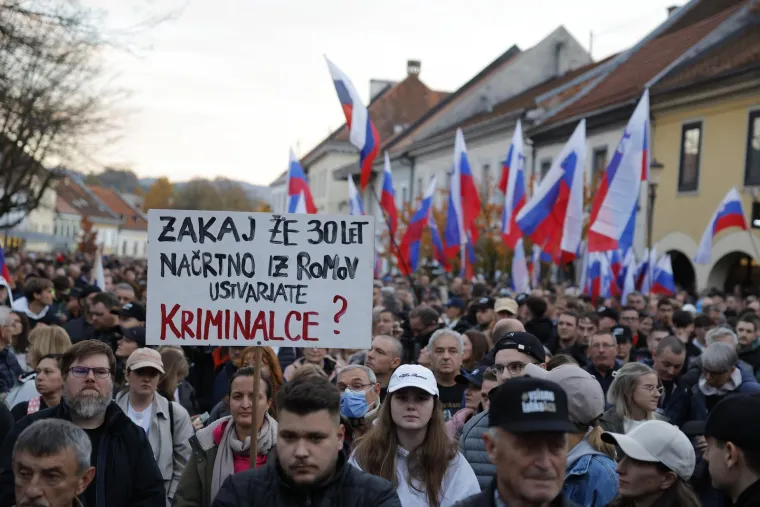 Slovenija na nogama! Prepune ulice Novog Mesta zbog smrti Aleša Šutara, pogledajte prizore