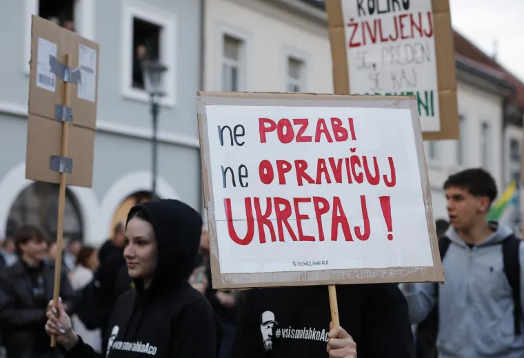 Slovenija na nogama! Prepune ulice Novog Mesta zbog smrti Ale&scaron;a &Scaron;utara, pogledajte prizore