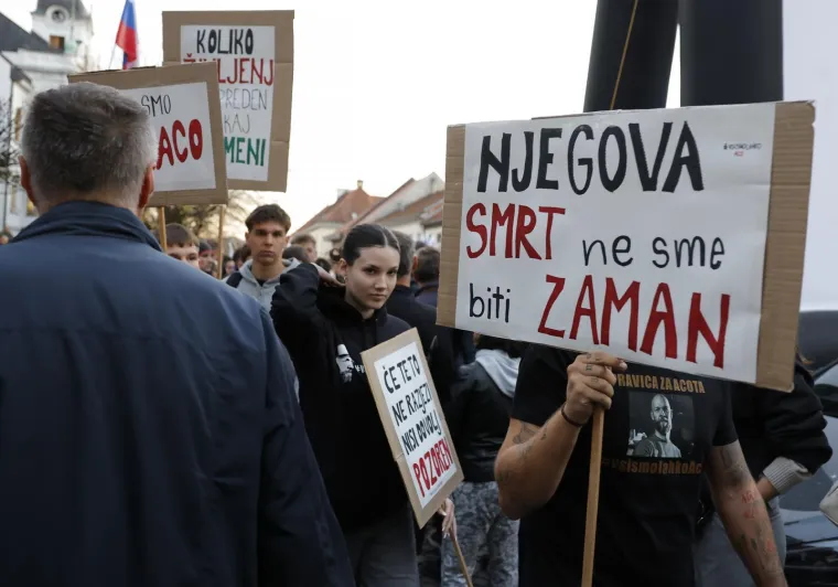 Slovenija na nogama! Prepune ulice Novog Mesta zbog smrti Ale&scaron;a &Scaron;utara, pogledajte prizore