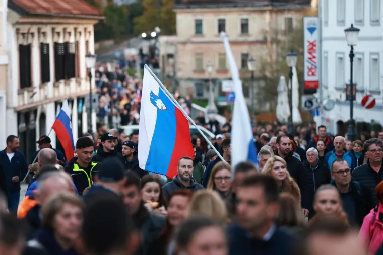 Slovenija na nogama! Prepune ulice Novog Mesta zbog smrti Ale&scaron;a &Scaron;utara, pogledajte prizore