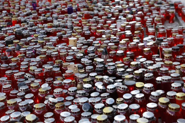 Slovenija na nogama! Prepune ulice Novog Mesta zbog smrti Ale&scaron;a &Scaron;utara, pogledajte prizore