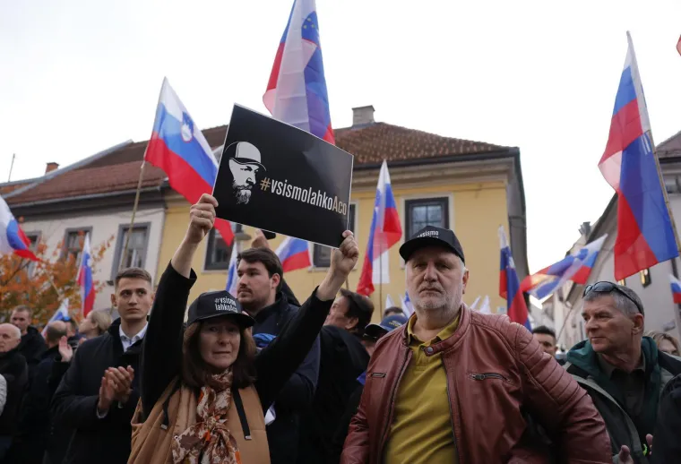 Slovenija na nogama! Prepune ulice Novog Mesta zbog smrti Ale&scaron;a &Scaron;utara, pogledajte prizore