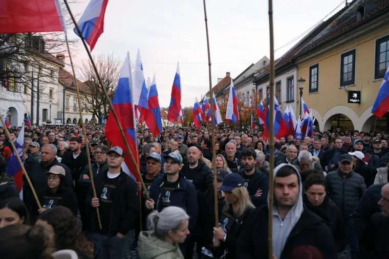 Slovenija na nogama! Prepune ulice Novog Mesta zbog smrti Ale&scaron;a &Scaron;utara, pogledajte prizore