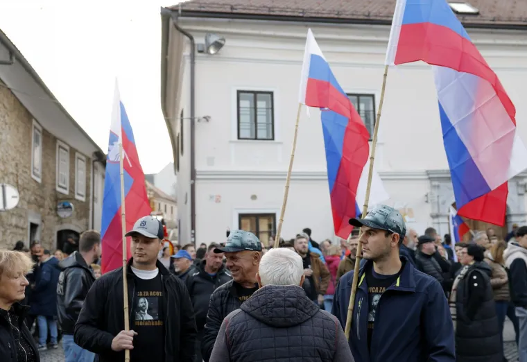 Slovenija na nogama! Prepune ulice Novog Mesta zbog smrti Ale&scaron;a &Scaron;utara, pogledajte prizore