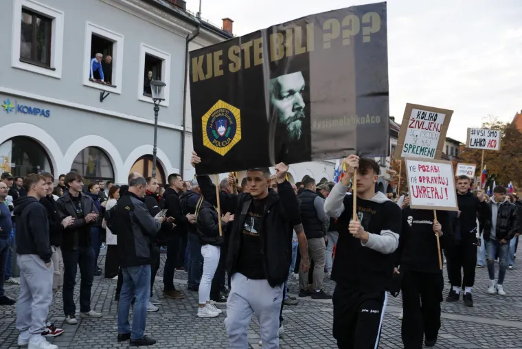 Slovenija na nogama! Prepune ulice Novog Mesta zbog smrti Ale&scaron;a &Scaron;utara, pogledajte prizore
