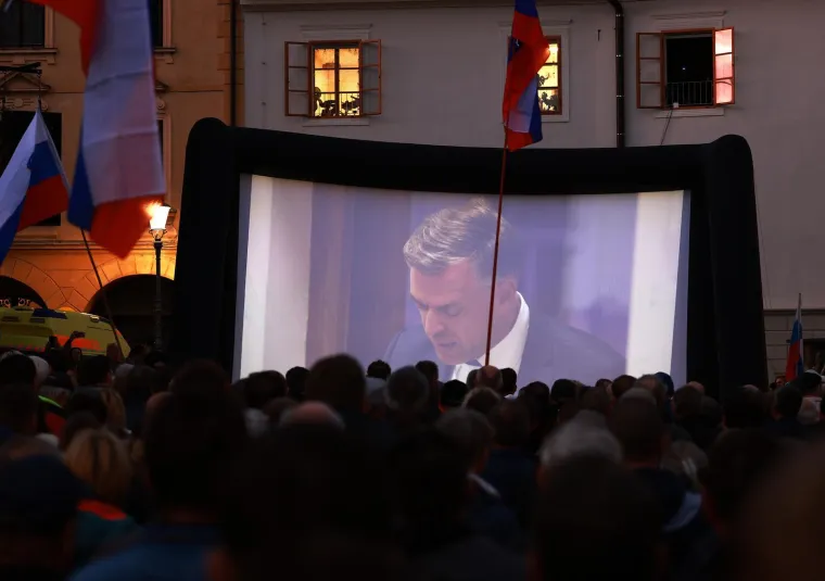 Slovenija na nogama! Prepune ulice Novog Mesta zbog smrti Ale&scaron;a &Scaron;utara, pogledajte prizore