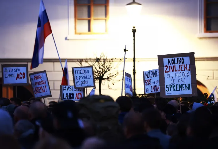 Slovenija na nogama! Prepune ulice Novog Mesta zbog smrti Ale&scaron;a &Scaron;utara, pogledajte prizore