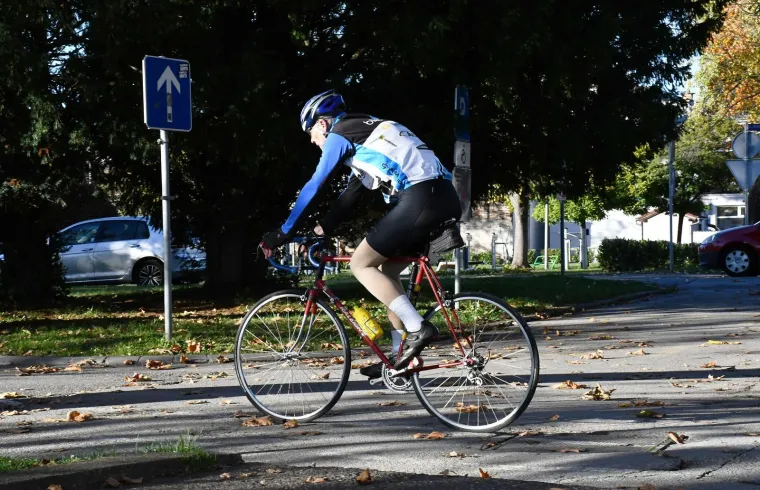 Dvije plavuše privukle sve poglede u opuštenoj šetnji uz Savu: Pogledajte atmosferu