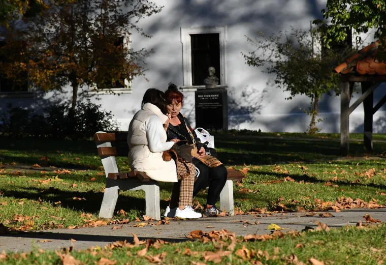 Dvije plavuše privukle sve poglede u opuštenoj šetnji uz Savu: Pogledajte atmosferu