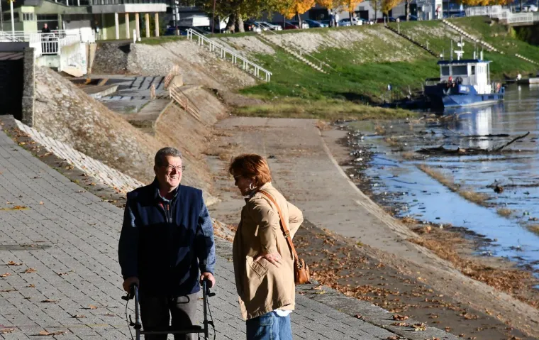 Dvije plavuše privukle sve poglede u opuštenoj šetnji uz Savu: Pogledajte atmosferu