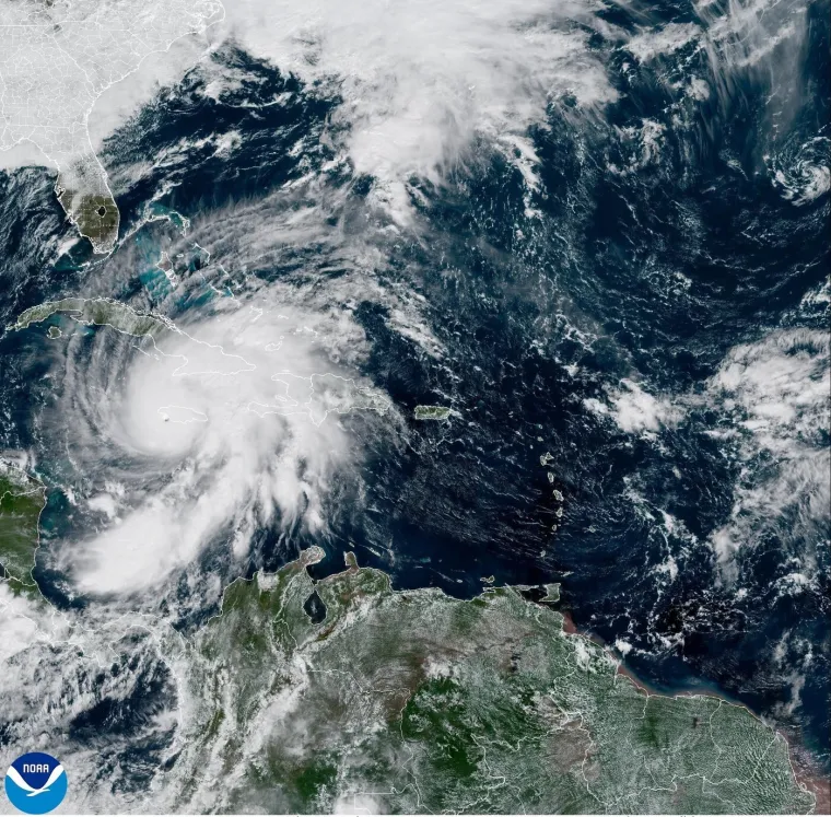 Vjetrovi od 300 kilometara na sat poharali Jamajku: Pogledajte posljedice razorne Melisse