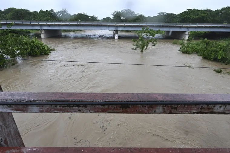Vjetrovi od 300 kilometara na sat poharali Jamajku: Pogledajte posljedice razorne Melisse