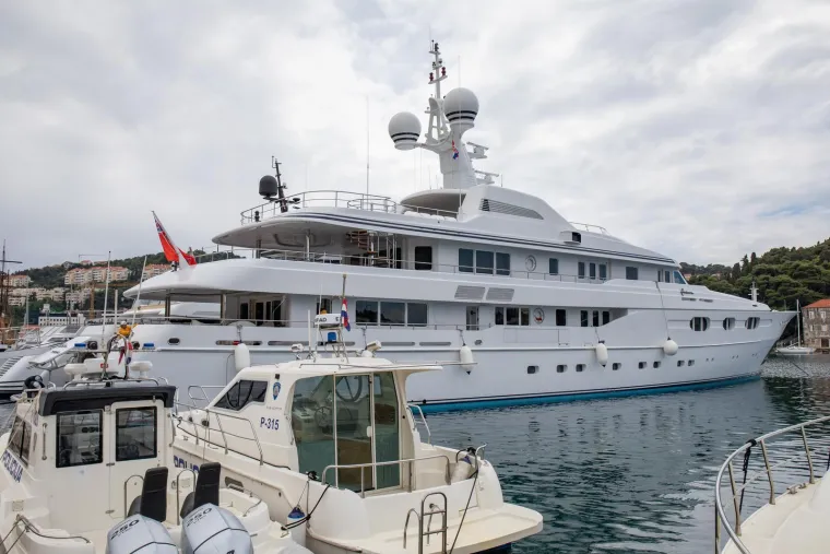 Bernie Ecclestone se rije&scaron;io jahte u Hrvatskoj: Pogledajte kako izgleda milijunska grdosija