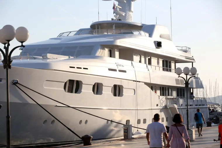 Bernie Ecclestone se rije&scaron;io jahte u Hrvatskoj: Pogledajte kako izgleda milijunska grdosija