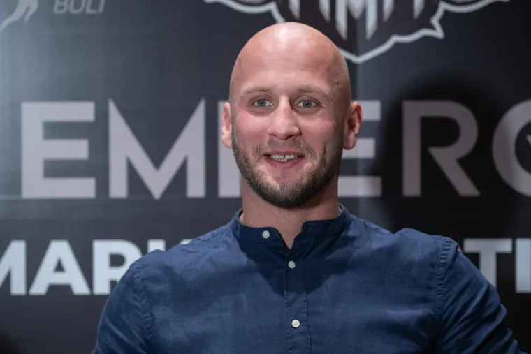 Hrvatski nokauter održao pressicu na kojoj su svi gledali detalj na desnoj šaci